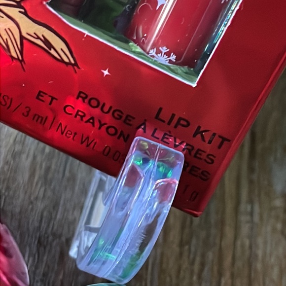 Grinch Revolution Lip Kit - Picture 4 of 7